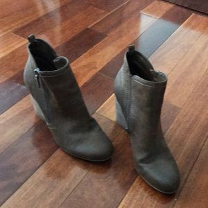 Crown Vintage Brown Booties